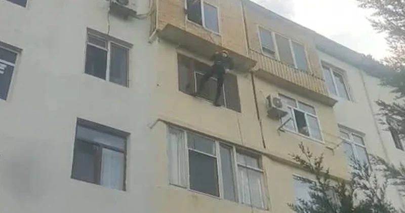 Eyvandan girib azyaşlıları valideynlərinə təhvil verdilər Video