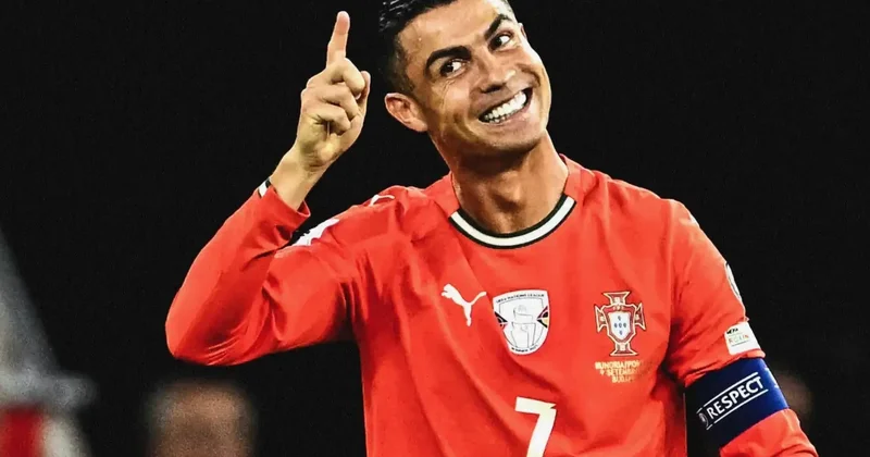 Ronaldo: Axmaqlar, futboldan başınız çıxmır, amma...
