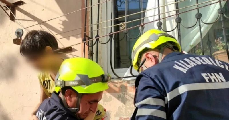 FHN in xilasediciləri bağlı qapı arxasında qalan azyaşlıları xilas edib