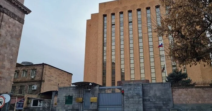 İrəvanda Putinə qarşı aksiya başladı Video