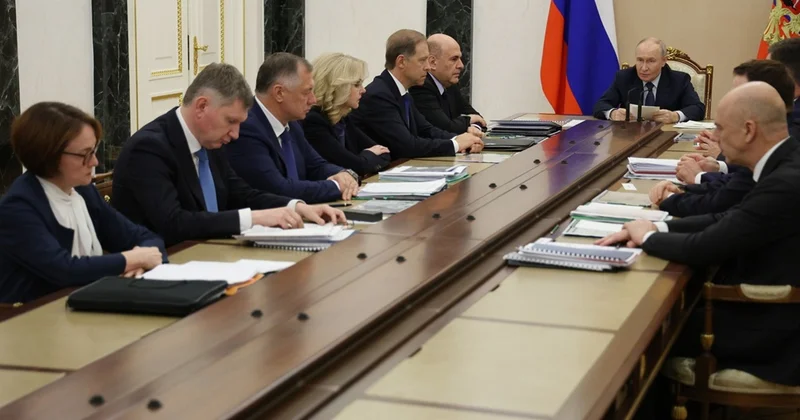 Putin Rusiya iqtisadiyyatının necə çiçəkləndiyini danışıb və ya…