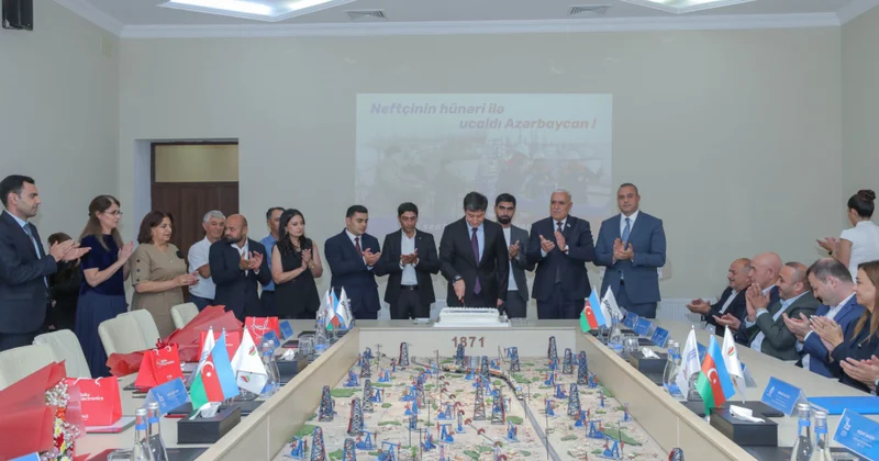 YAP fərqlənən Balaxanı neftçilərini peşə günləri münasibəti ilə mükafatlandırıb