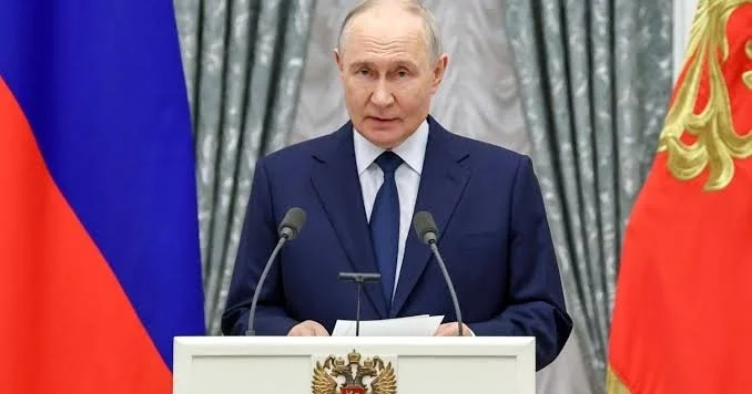 “Elita onun başının üstünü kəsib, pıçıldayır ki, bitir...“ Aleksandr Duqindən Putin haqqında şok etiraf