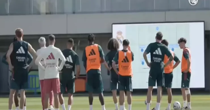Mourinyo taktikanı izah etmək üçün Real ın məşq meydançasına nəhəng ekran quraşdırdı