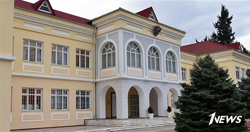 В Азербайджане избиратели голосуют на выборах в российскую Думу