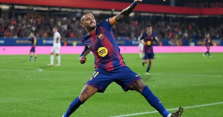 Rafinya Barselona nın tarixində bunu bacaran ilk futbolçu olub