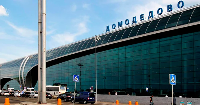 В московских аэропортах задержали и отменили более 400 рейсов из за крупнейшей атаки БПЛА