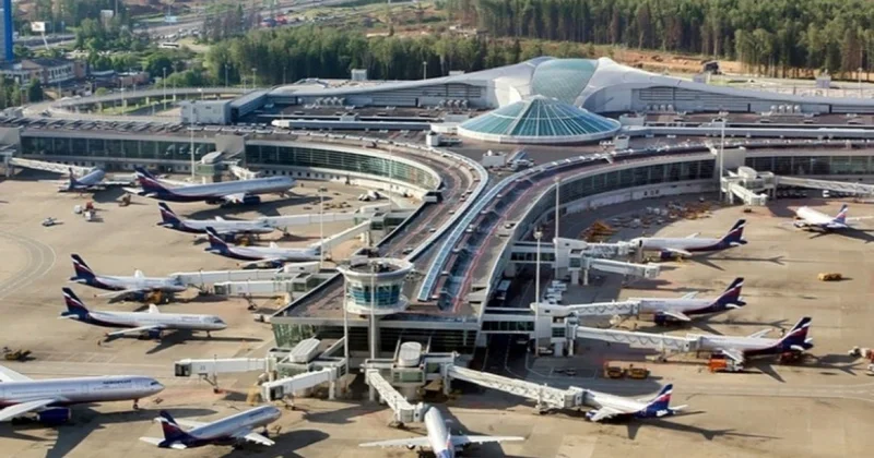Dron hücumuna görə Moskva aeroportlarında 400 dən çox uçuş təxirə salınıb