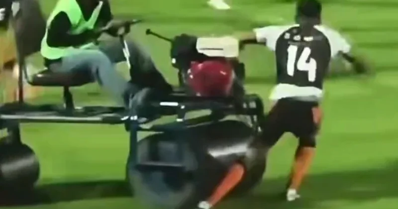 Futbolçu meydança hamarlayan texnikanın altında qaldı VİDEO