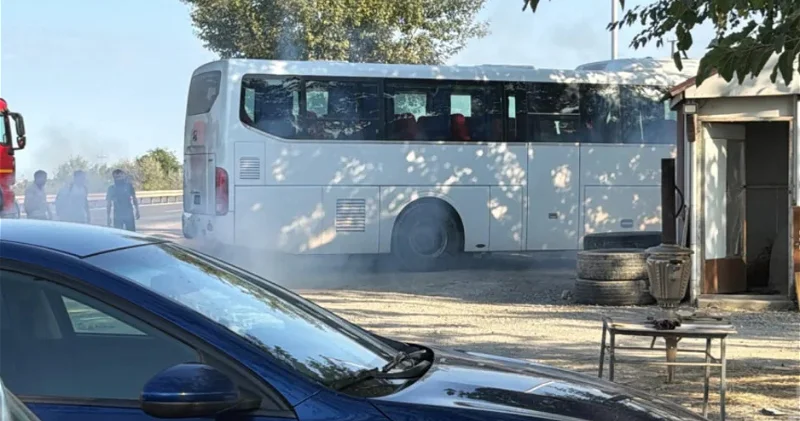 Пассажирский автобус Хачмаз Баку внезапно загорелся на ходу ФОТО
