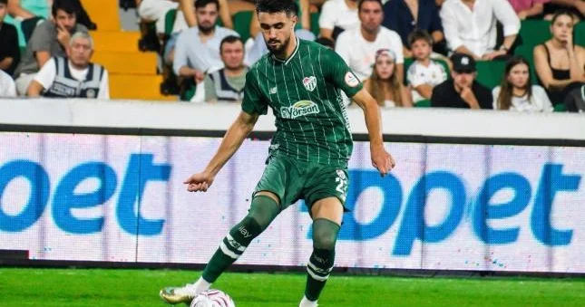 Toral zəif oyununa görə əvəzləndi İlk hissədə