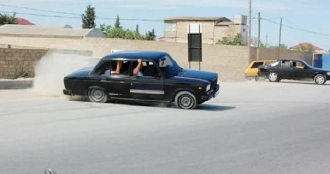 Toy karvanında avtoxuliqanlıq etmək cəmiyyət qarşı hörmətsizlikdir, qanunvericiliyə əsasən cəzası var