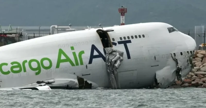 Türkiyəyə məxsus “Boeing 747“ dənizə düşdü iki nəfər həlak oldu