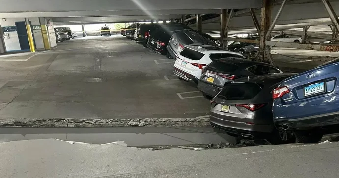 Parkinq çökdü, çox sayda avtomobil zədələndi