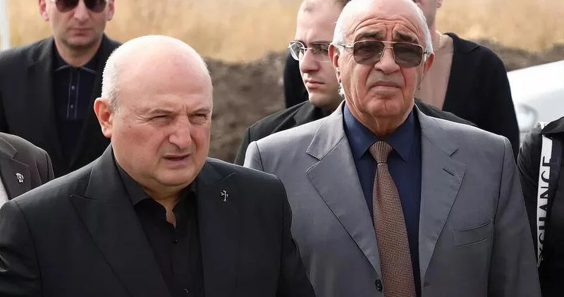 Gümrü mühasirəyə alındı: Rusiya ilə birləşmək çağırışı edən mer saxlanıldı YENİLƏNDİ