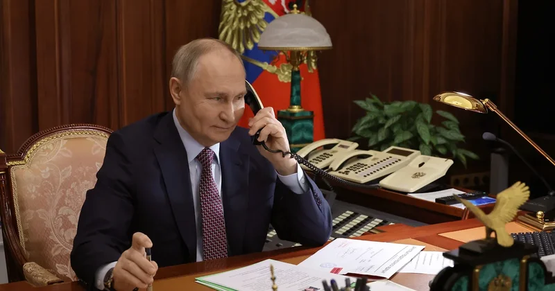 Politico: Putin bir telefon zəngi ilə Trampın Ukraynayla bağlı fikrini dəyişdi