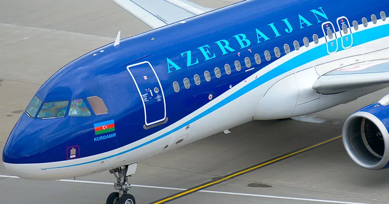 Самолет AZAL вернулся после вылета в Санкт Петербург названа причина