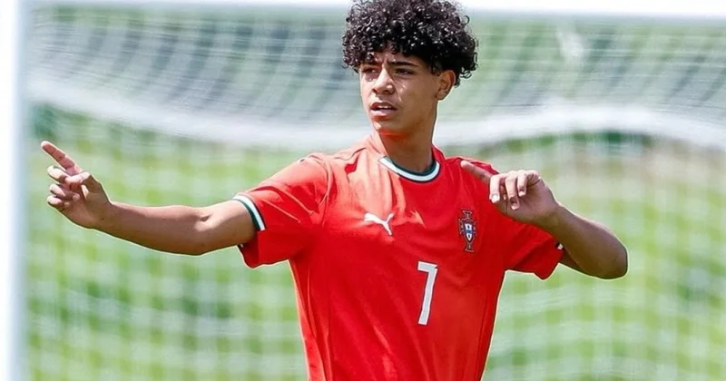 15 yaşlı Ronaldo Portuqaliya millisinə ilk dəvətini aldı