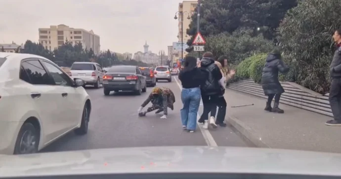 Bakıda gənc bloger sosial çarx çəkərkən ölümdən son anda xilas oldu VİDEO