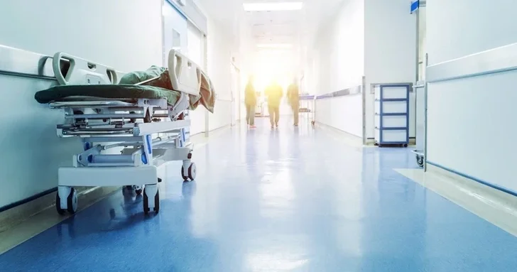 Пациент погиб после падения с высоты в больнице в Гяндже
