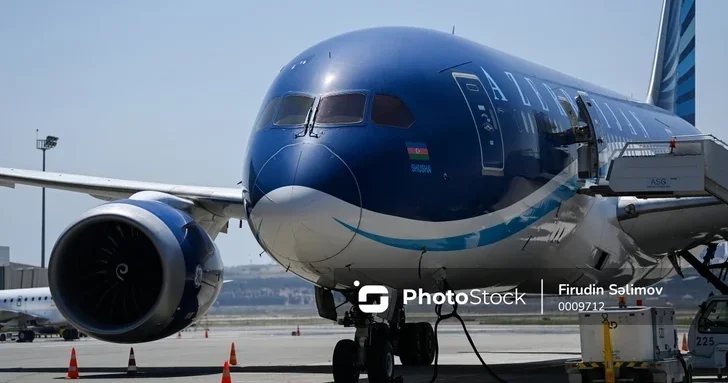 Самолет AZAL вернулся и совершил посадку в аэропорту Санкт Петербурга, пострадавших нет