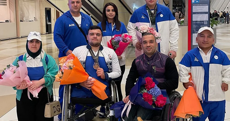 Dünya çempionatında medal qazanan paralimpiyaçılarımız Vətənə qayıdıblar FOTO