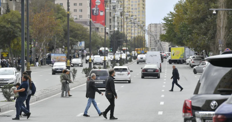 “Yolu uşaq arabası ilə, körpələrlə birgə keçirlər...” qaydaları pozan piyadalarla bağlı REPORTAJ VİDEO