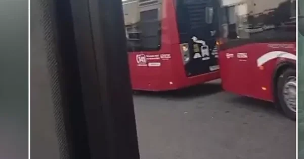 Опасная поездка в Баку: автобус двигался с открытой дверью