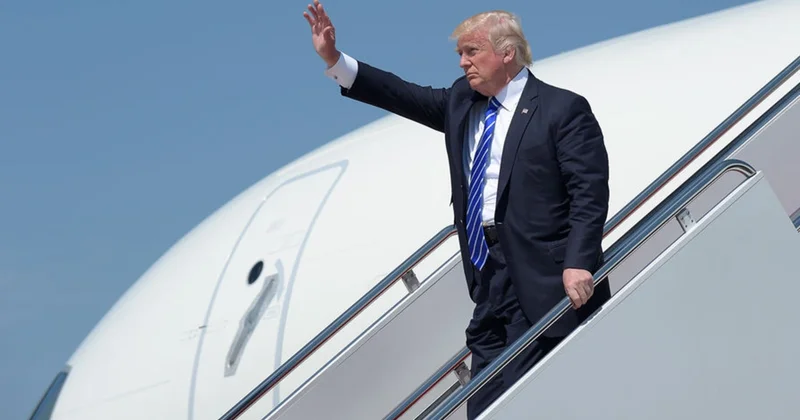 Трамп поднялся на борт по короткому трапу из за угрозы покушения Minval Politika