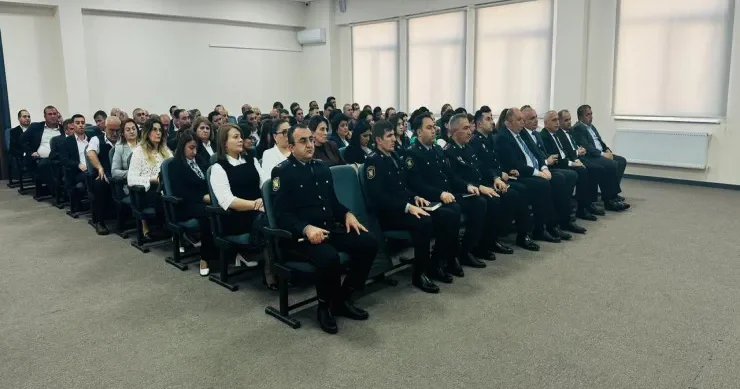 Polis məktəb direktorları ilə görüşdü