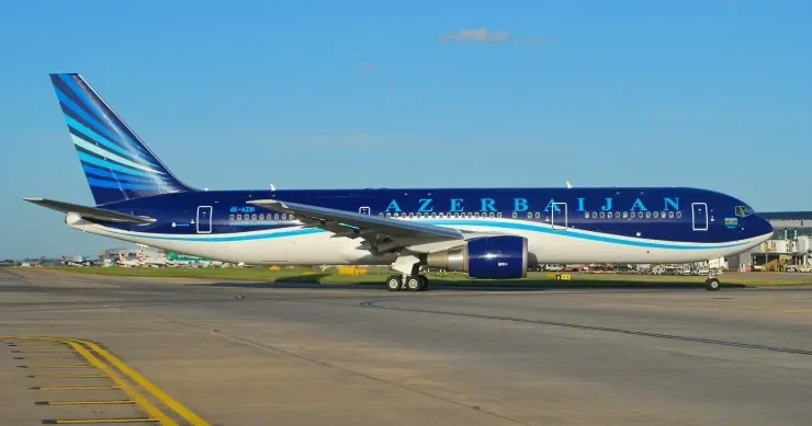 Peterburqdan Bakıya uçan AZAL təyyarəsi Pulkovo aeroportuna məcburi eniş edib