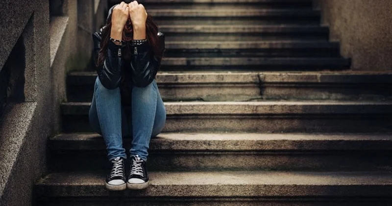 Gənclərin artan stress və gərginliyinin səbəbi nədir? ŞƏRH