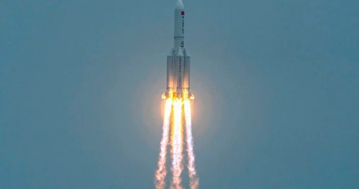 Çin Falcon 9 raketinin bənzərini yaradıb