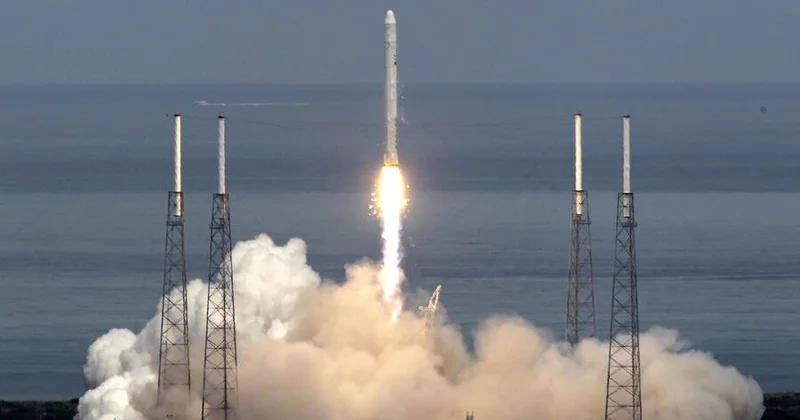 SpaceX 56 Starlink peykini orbitə buraxdı VİDEO