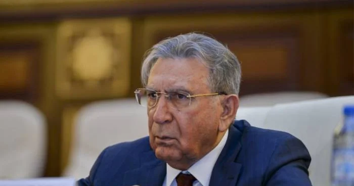 Mehdiyevin yanında o qalır, bazarlığı da mən edirəm...