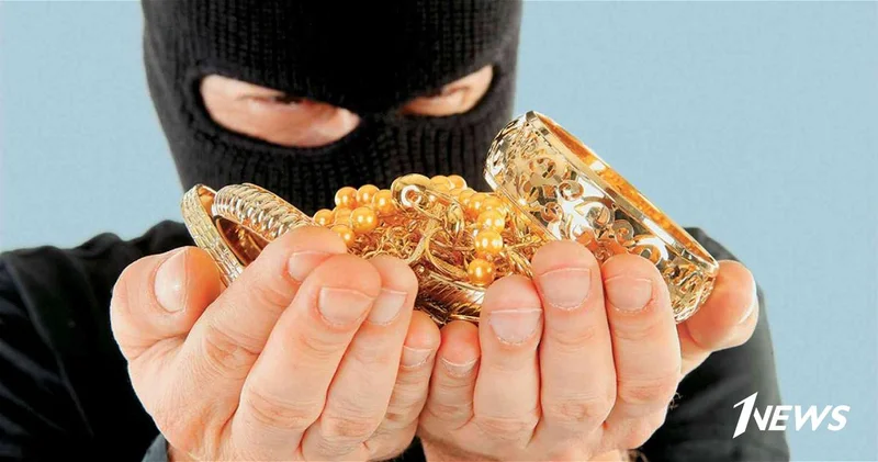 В Баку из дома украдены золотые украшения и 15 тыс. манатов