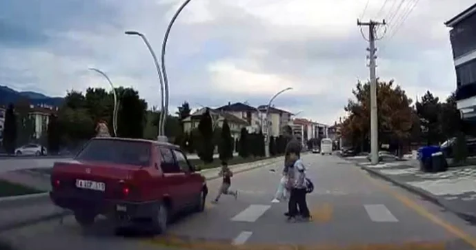 “Tofaş” sürücüsü yolu keçən azyaşlını vurub havaya uçurdu VİDEO
