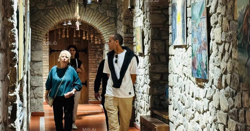 Dünyanın müxtəlif ölkələrindən turistləri Şəkidə birləşdirən sənət məkanı (Foto)