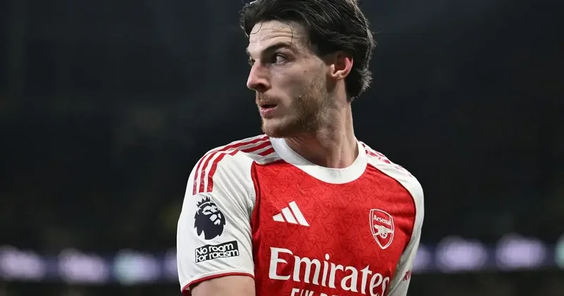 Arsenal 27 yaşlı yarımmüdafiəçiyə yeni müqavilə təklif etdi