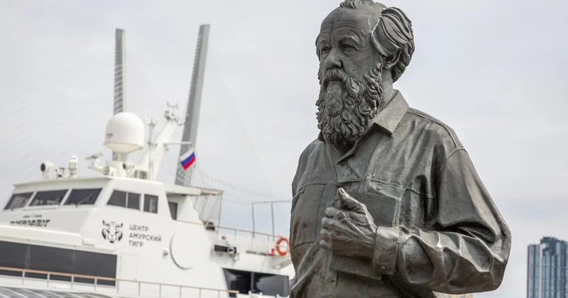 Vladivostokda Soljenitsının abidəsi söküldü