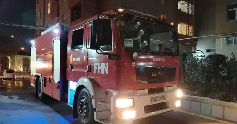 Пожар в многоэтажке в Баку, жителей эвакуировали ФОТО