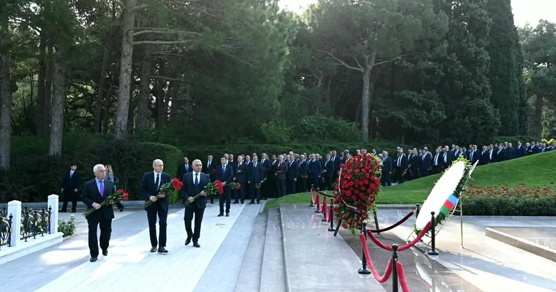 Energetiklər Fəxri xiyabanı və Şəhidlər xiyabanını ziyarət ediblər