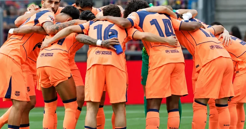 UEFA “Barselona”nı köhnə formasına qaytarır PSJ ilə oyun öncəsi qeyri adi tələb