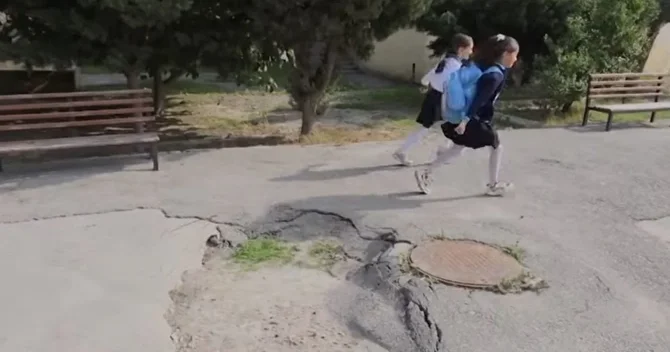 Uşaq meydançasında təhlükəli çökmə