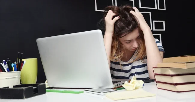 Tələbələri stressə salan SƏBƏB