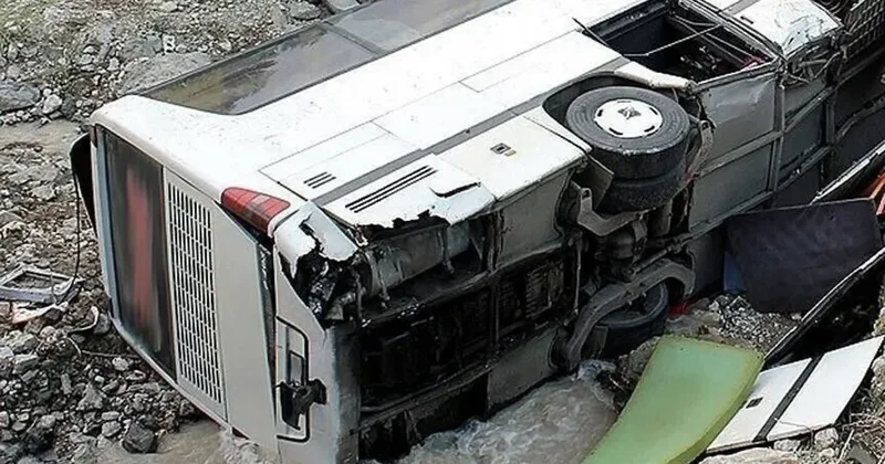 В Египте грузовик врезался в туристический автобус: 13 погибших, более 30 раненых