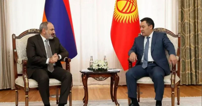 Paşinyan Japarovu Qazaxıstan prezidenti adlandırıb