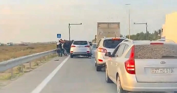 Qaradağda zəncirvari qəza: 4 maşın bir birinə girdi VİDEO