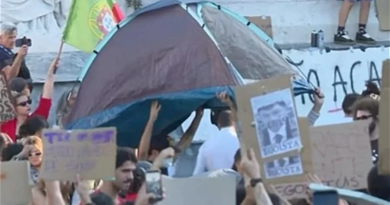 В Лиссабоне полиция разогнала лагерь протестующих из за жилищного кризиса