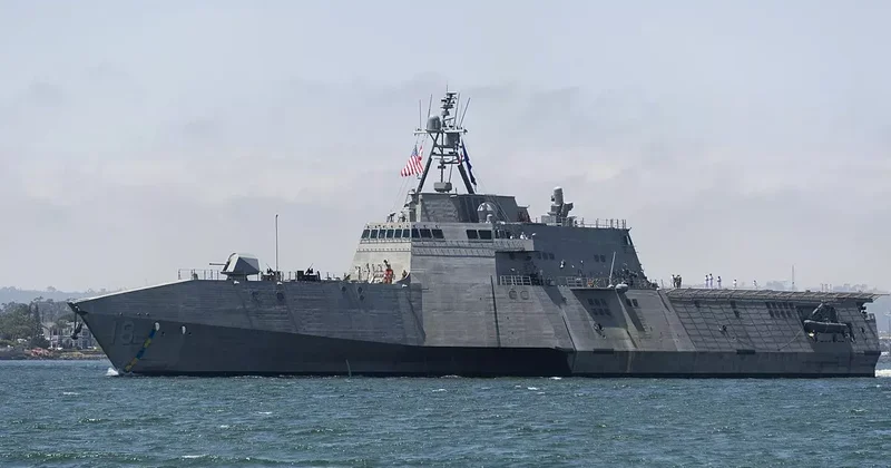 КНР обвинила США в нарушении своих морских границ